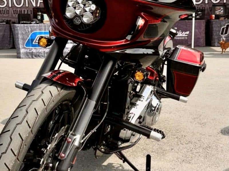 ULTRA COOL OIL COOLERS FAN ASSISTED SIDE MOUNT OIL COOLER KIT - NAKED. FITS SOFTAIL 2018UP WITH AFTERMARKET ENGINE GUARDS