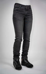 BULL-IT WOMENS 24 RAVEN (AA) STRAIGHT/SHORT