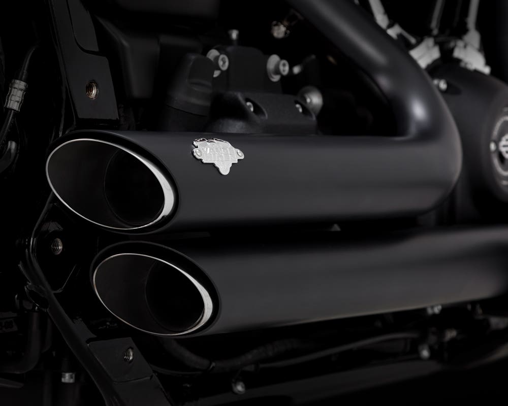 VANCE AND HINES DYNA SHORT SHOTS STAGGERED EXHAUST MUFFLER