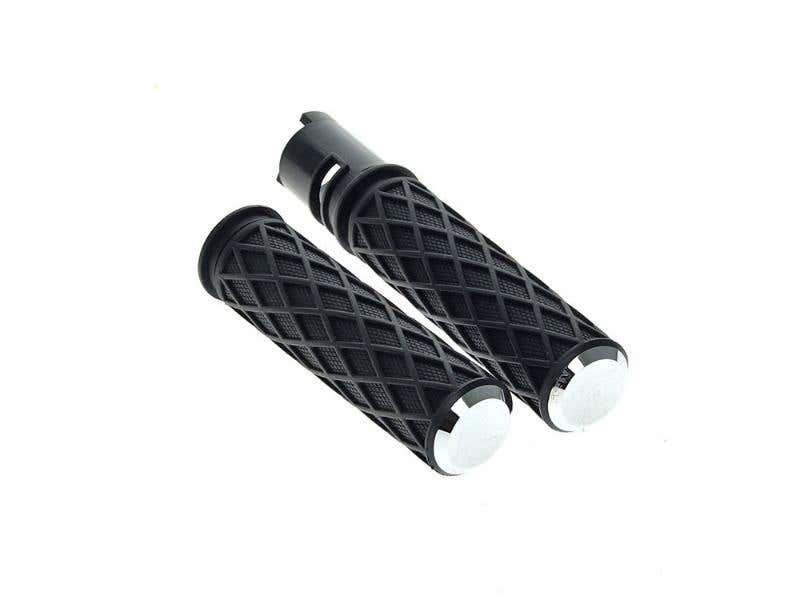 ARLEN NESS DIAMOND HANDGRIPS - CHROME. FITS CVO TOURING 2023UP STREET GLIDE & ROAD GLIDE 2024UP TOURING 2025UP & SOFTAIL 2025UP