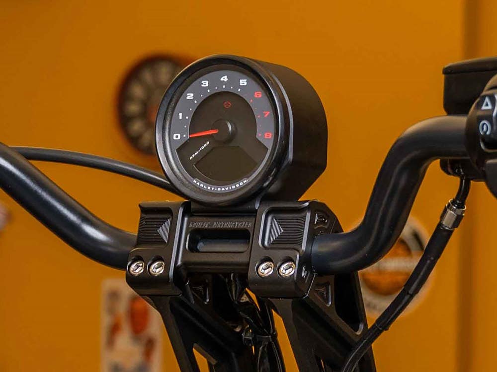 KODLIN GAUGE HOUSING FXLRS22UP M8 LOW