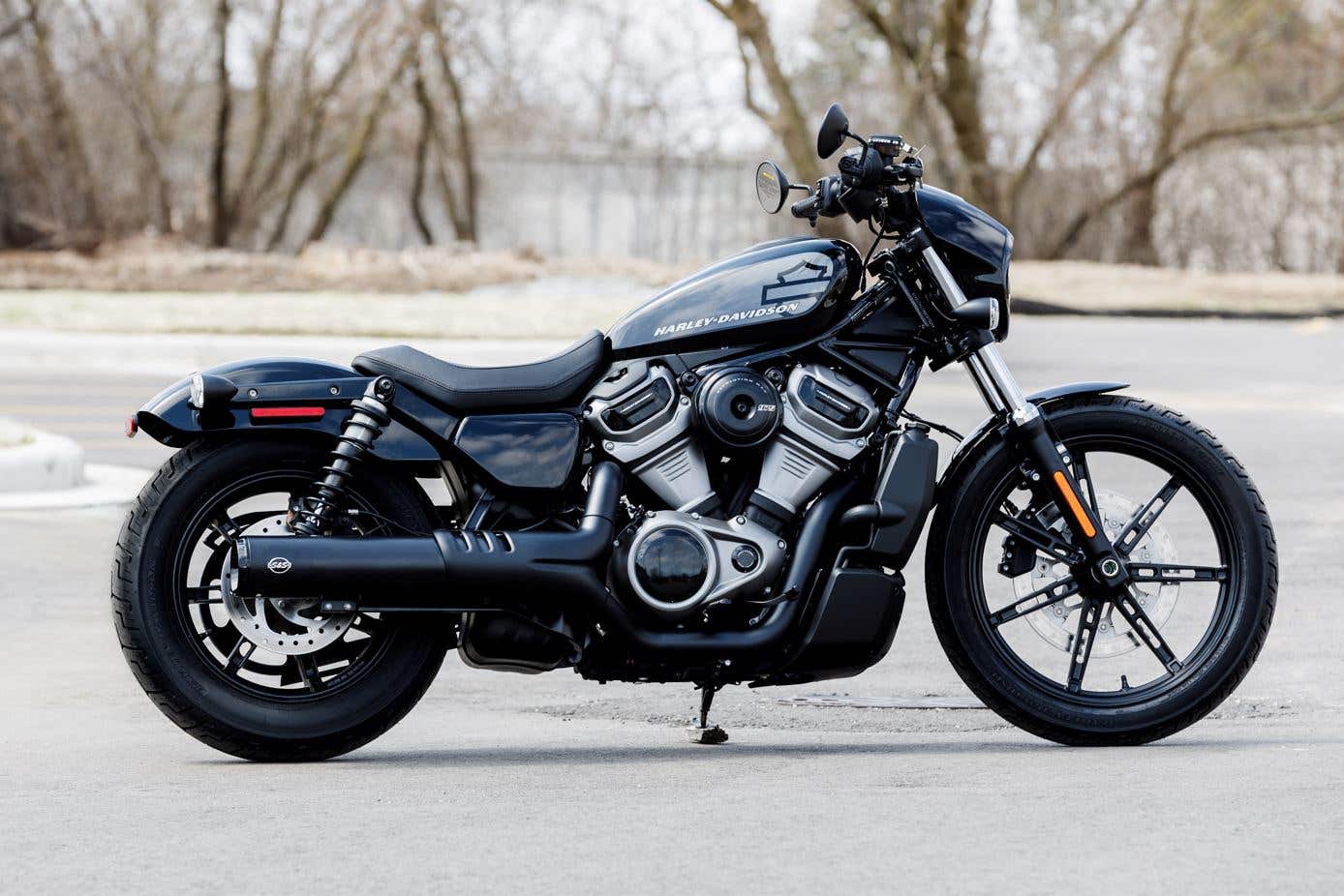 S&S CYCLE PERFORMANCE 4.5IN. GRAND NATIONAL SLIP-ON MUFFLER - BLACK WITH BLACK END CAP. FITS NIGHTSTER 975 2022UP