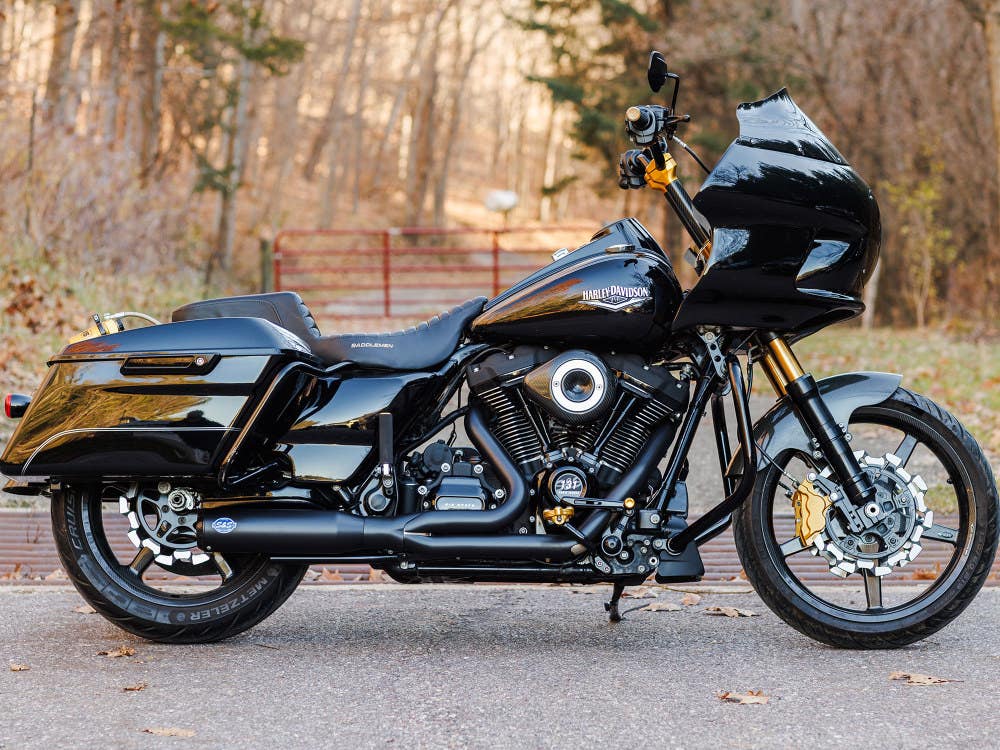 S&S CYCLE PERFORMANCE 2-INTO-1 QUALIFIER EXHAUST - BLACK WITH BLACK END CAP. FITS TOURING 2017UP