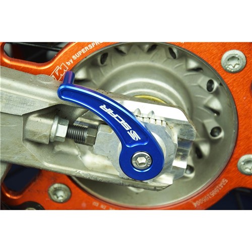 SCAR REAR AXLE PULL KTM / HUSQVARNA / GAS GAS BLU